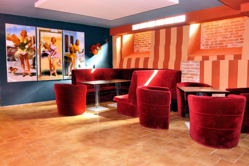 Komoda Club Residence Калиш Экстерьер фото