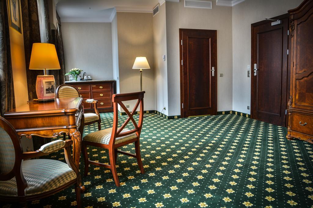Komoda Club Residence Калиш Номер фото