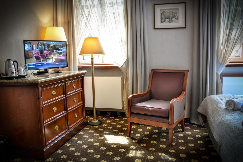 Komoda Club Residence Калиш Номер фото