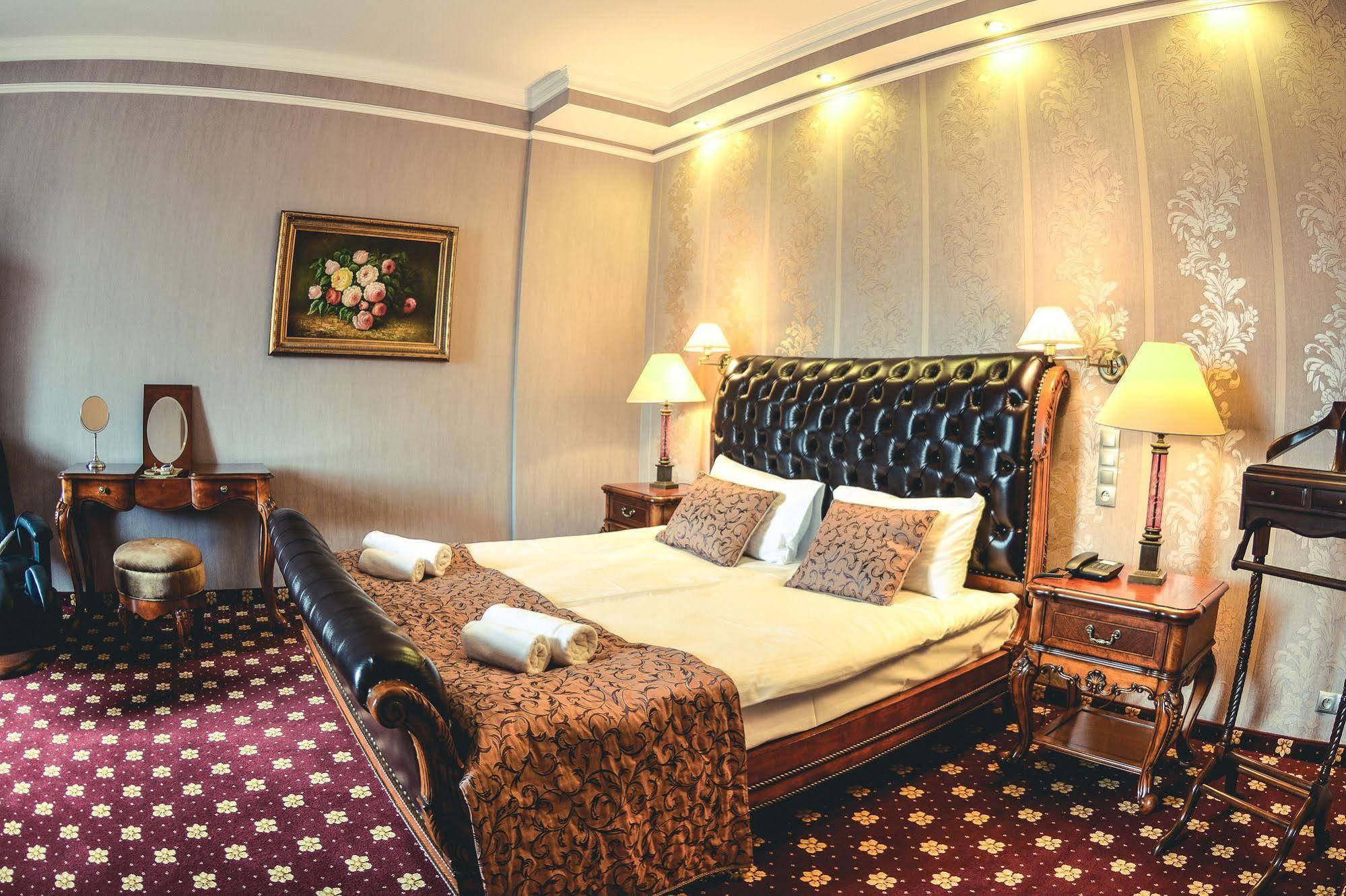 Komoda Club Residence Калиш Экстерьер фото