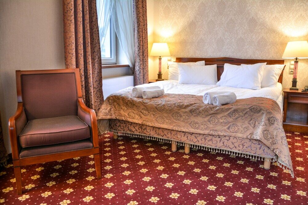 Komoda Club Residence Калиш Экстерьер фото